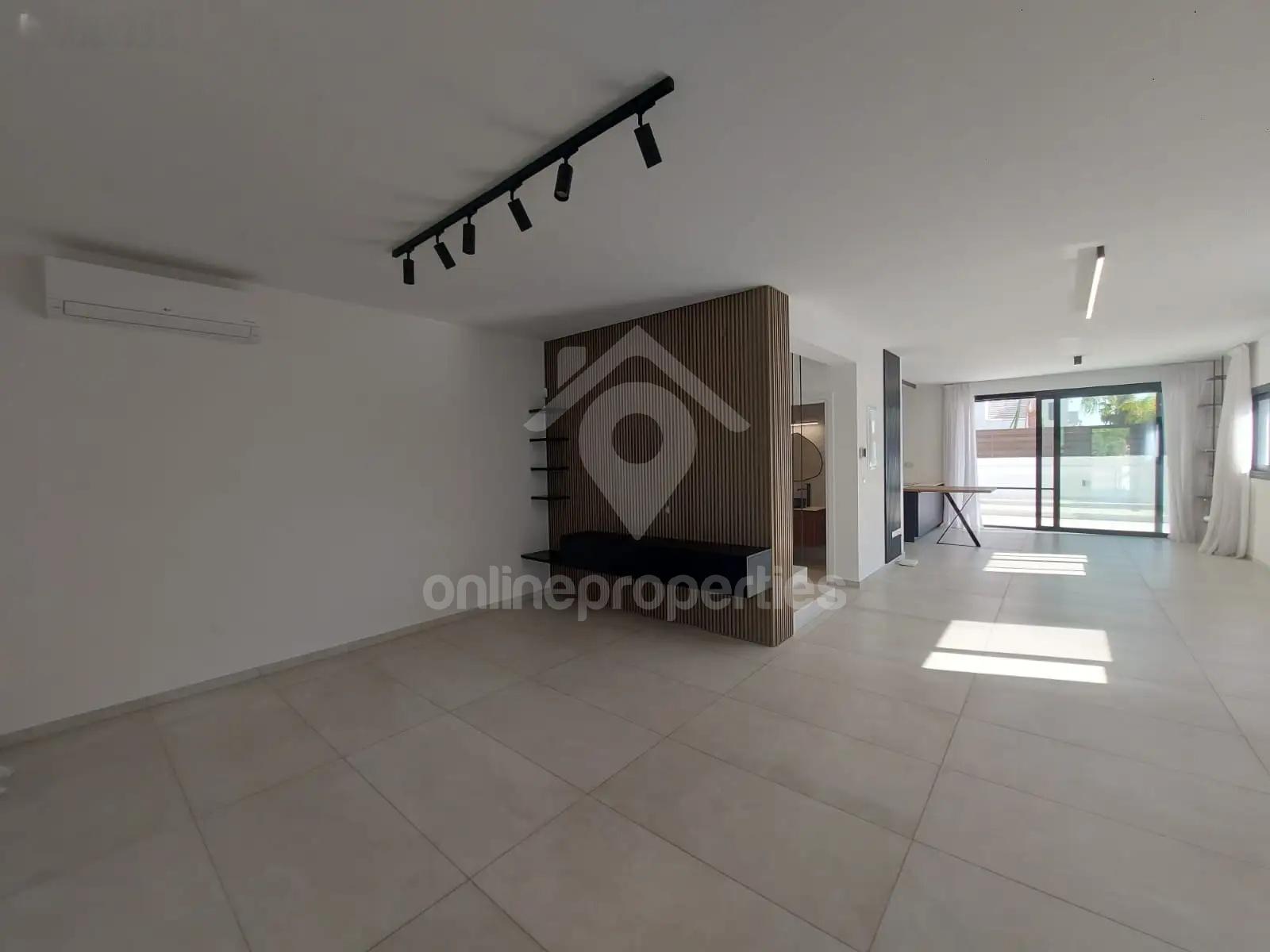 To change image, hover mouse over thumbnails below