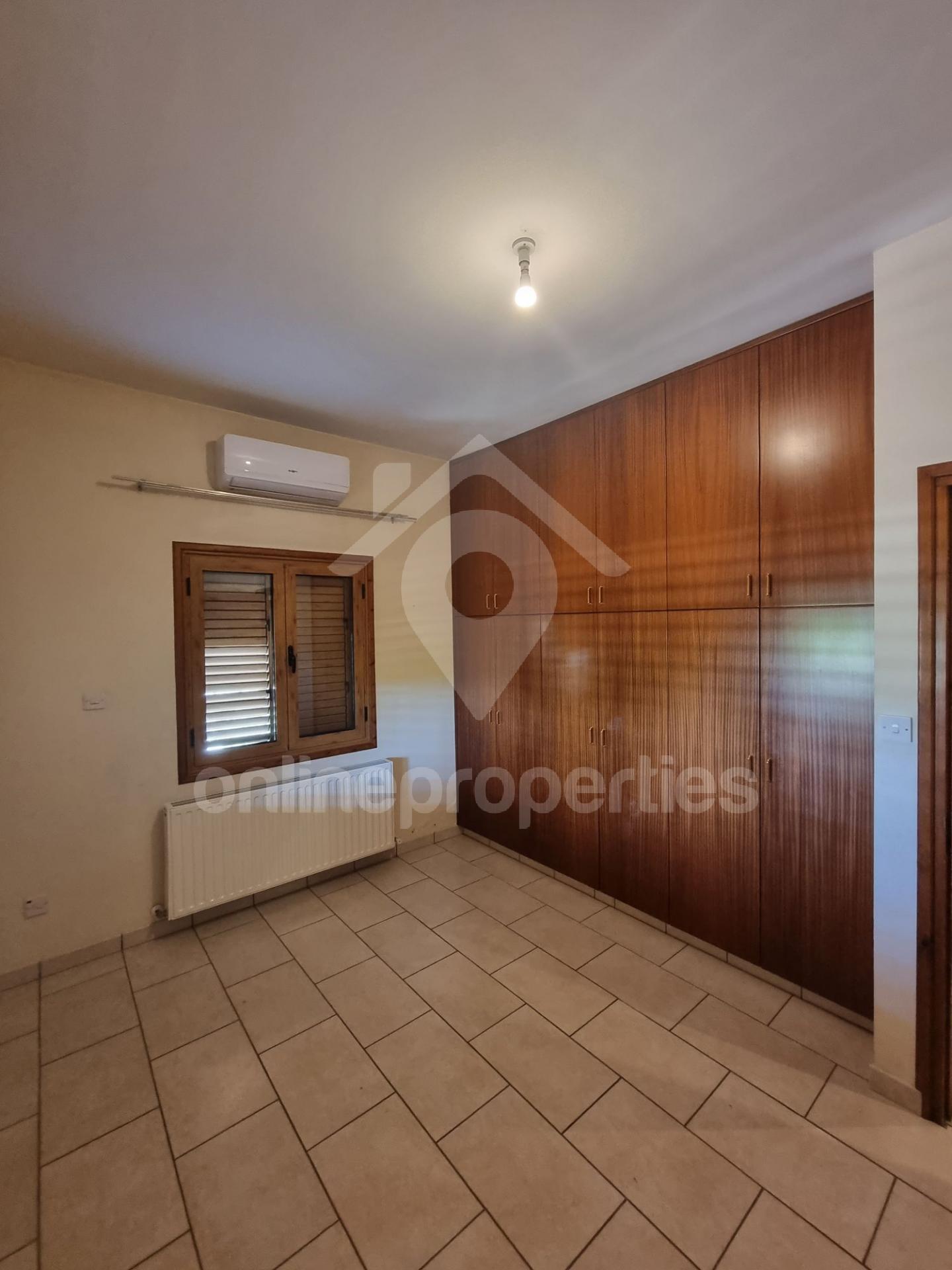 To change image, hover mouse over thumbnails below