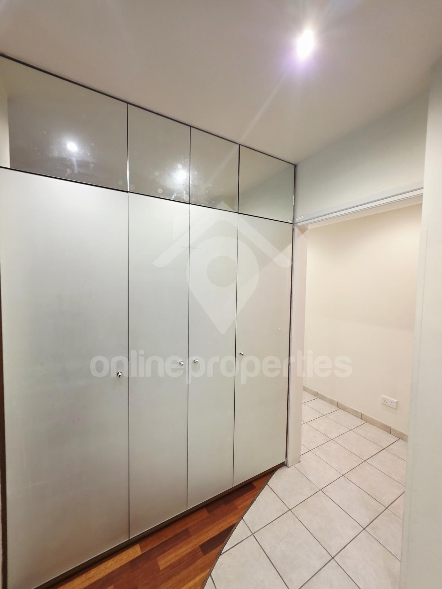 To change image, hover mouse over thumbnails below