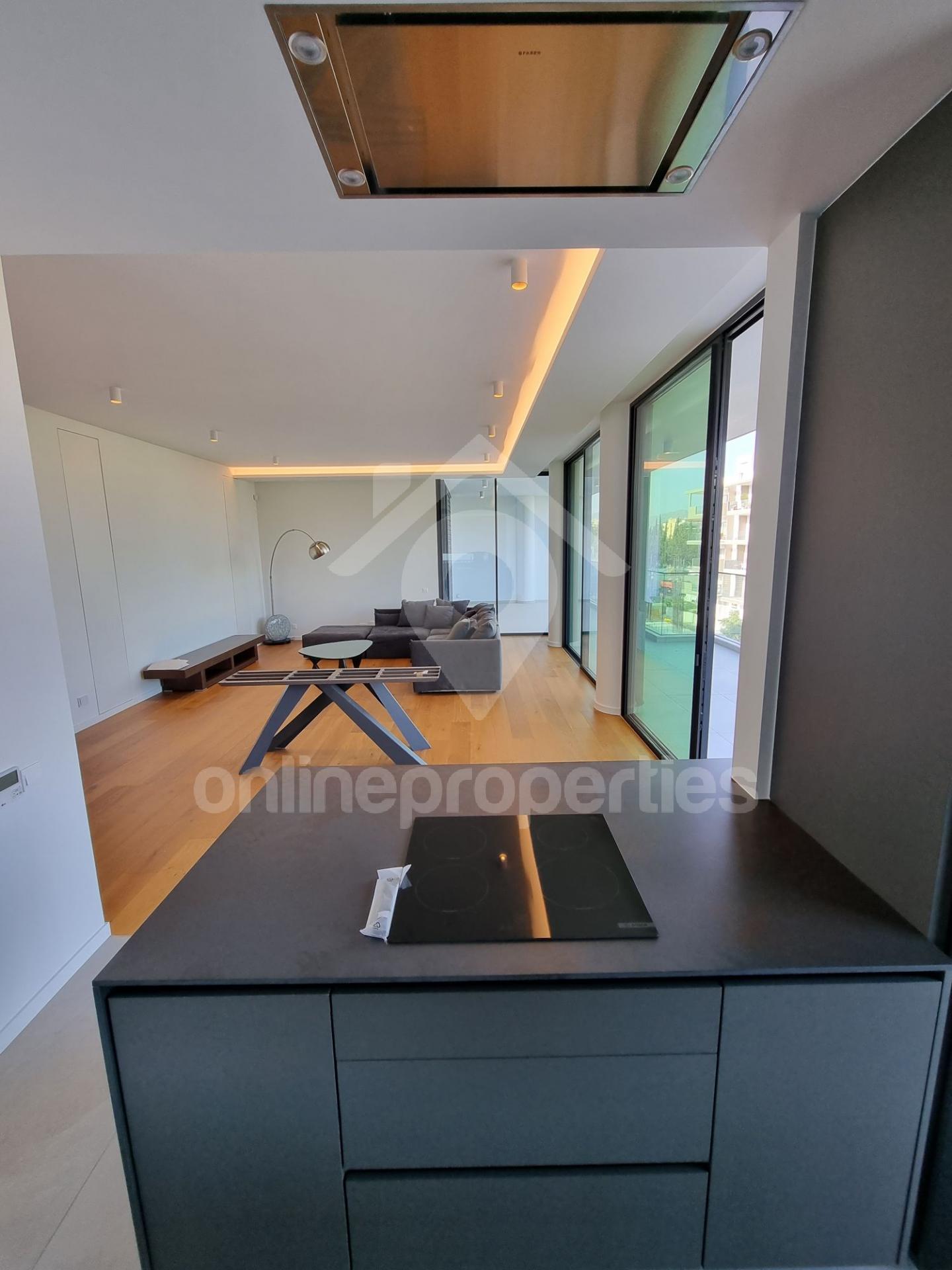 To change image, hover mouse over thumbnails below