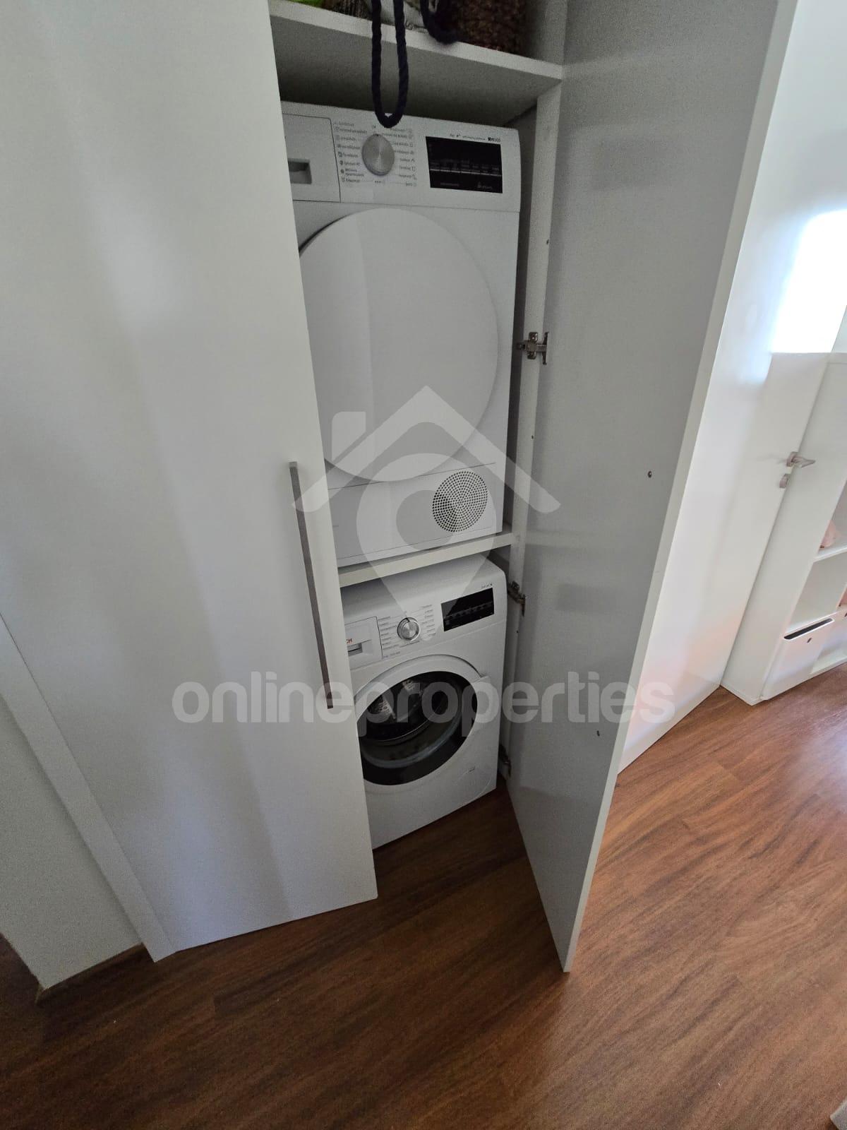 To change image, hover mouse over thumbnails below