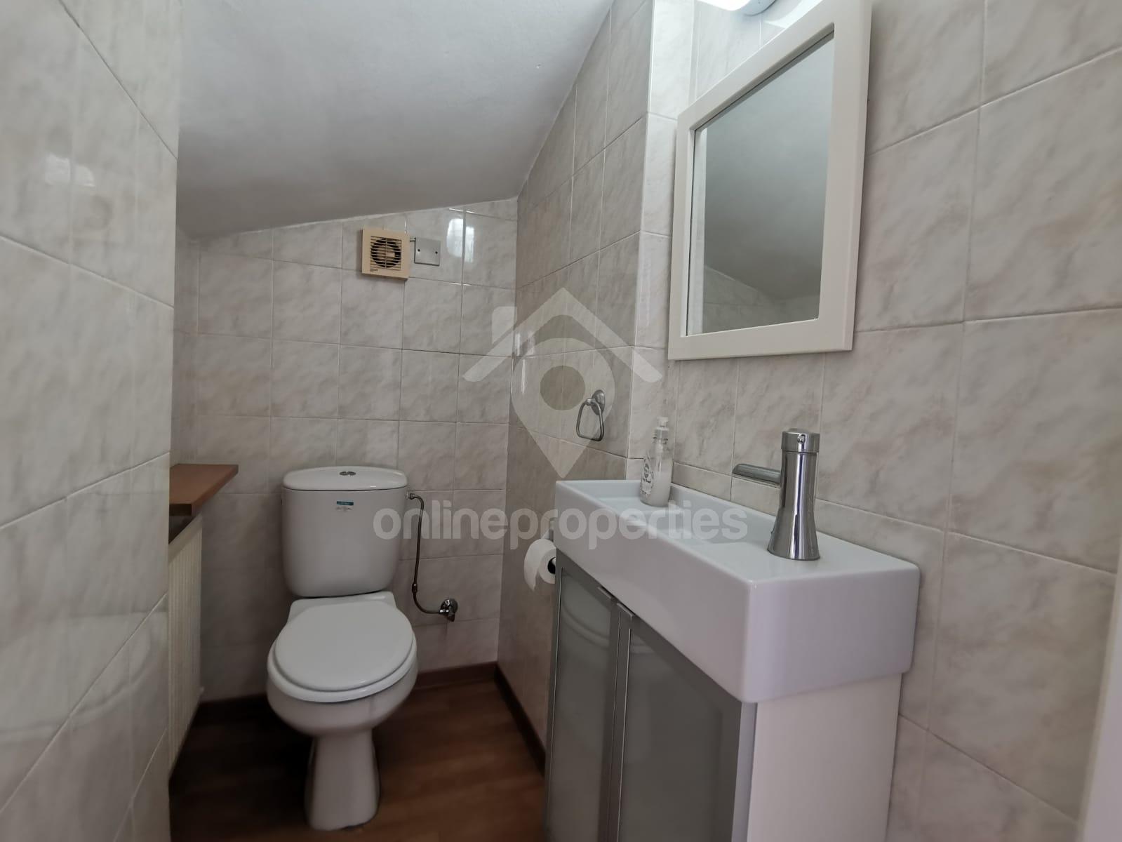 To change image, hover mouse over thumbnails below