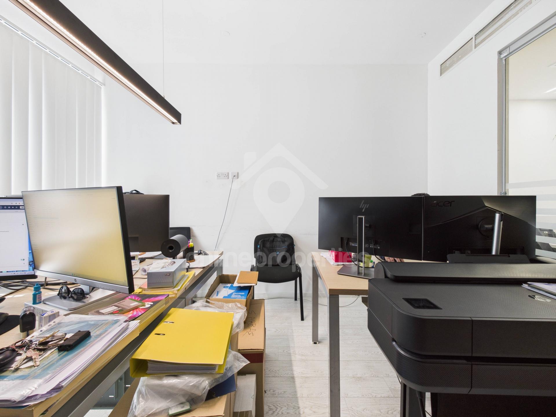 To change image, hover mouse over thumbnails below