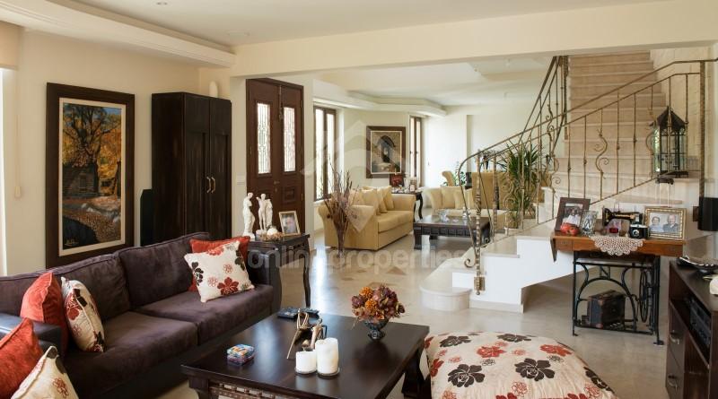 To change image, hover mouse over thumbnails below