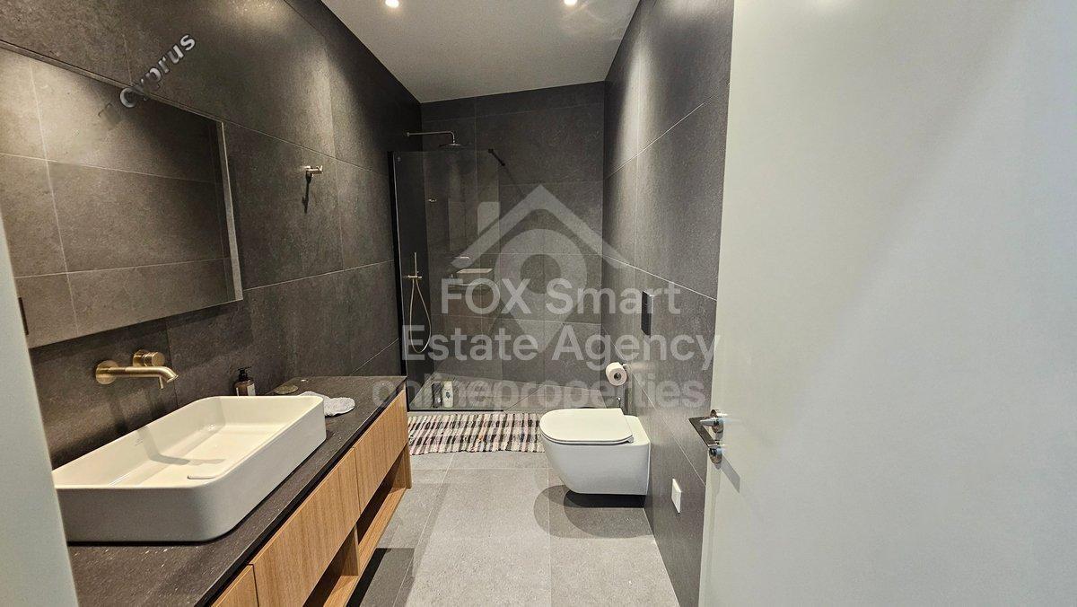 To change image, hover mouse over thumbnails below