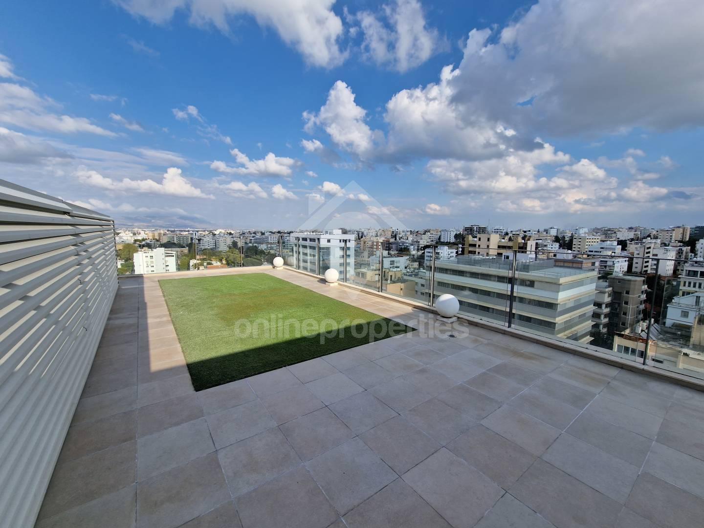 To change image, hover mouse over thumbnails below