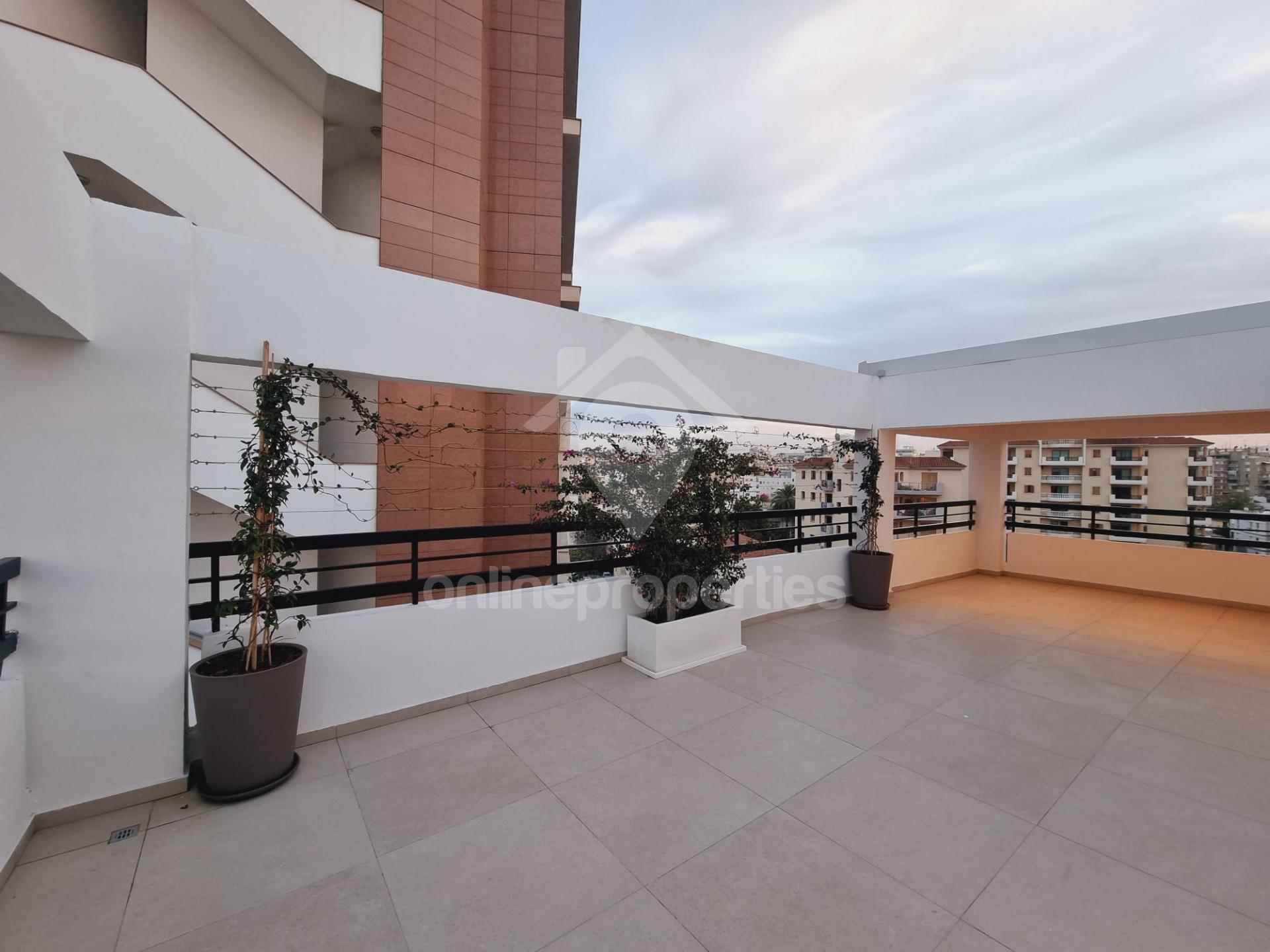 To change image, hover mouse over thumbnails below