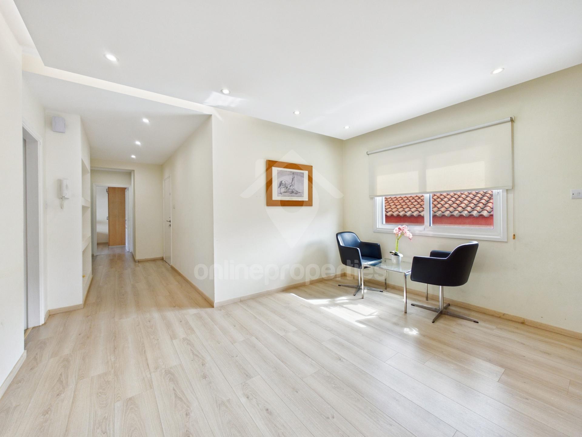 To change image, hover mouse over thumbnails below