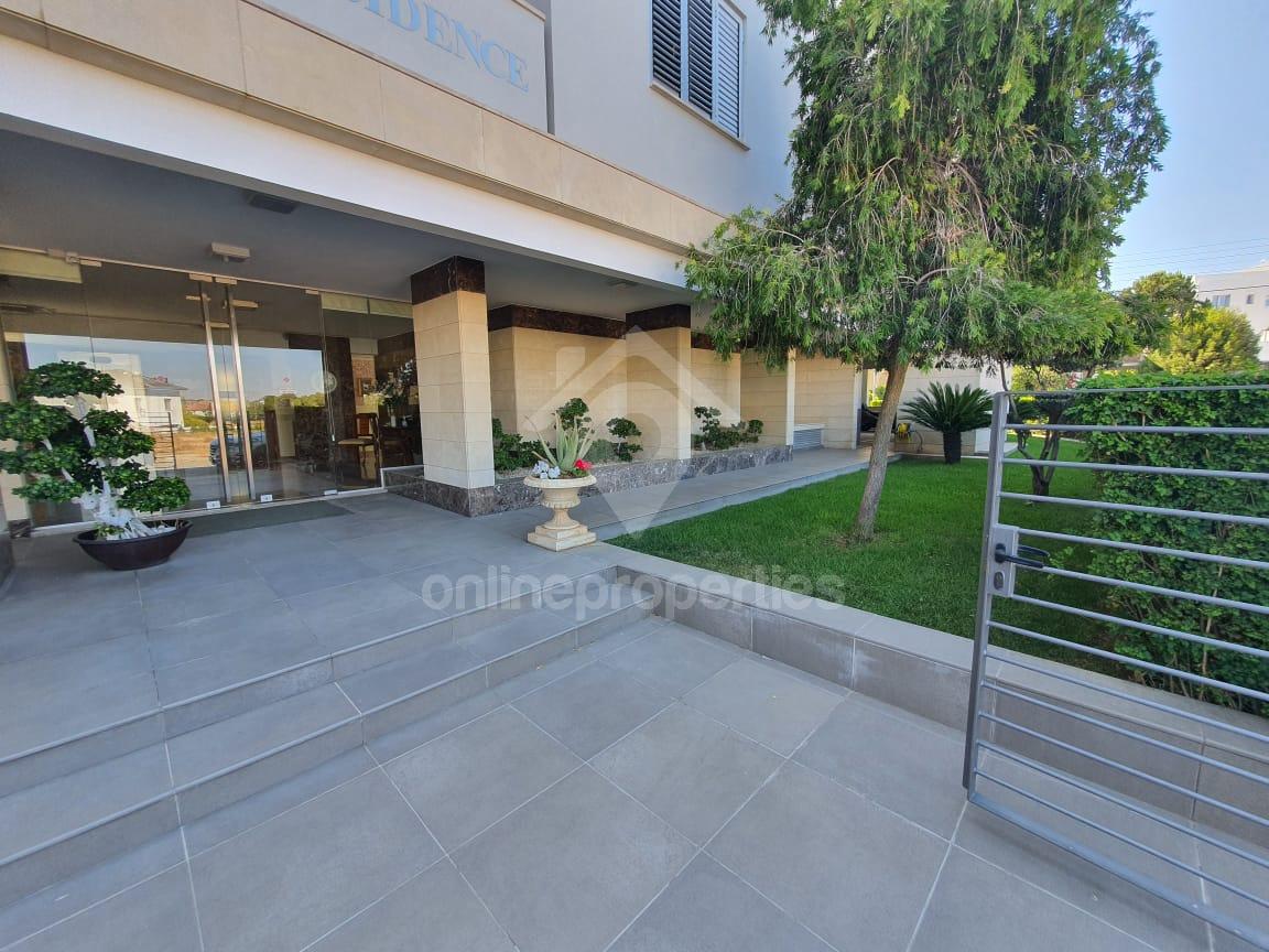 To change image, hover mouse over thumbnails below