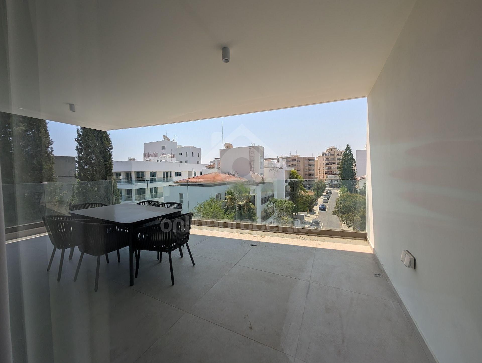 To change image, hover mouse over thumbnails below