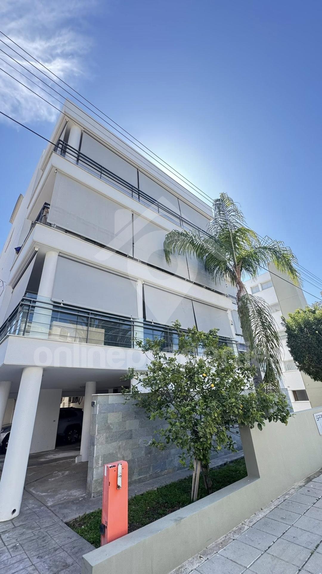 To change image, hover mouse over thumbnails below