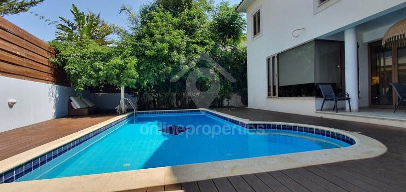 To change image, hover mouse over thumbnails below