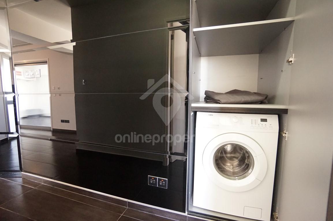 To change image, hover mouse over thumbnails below