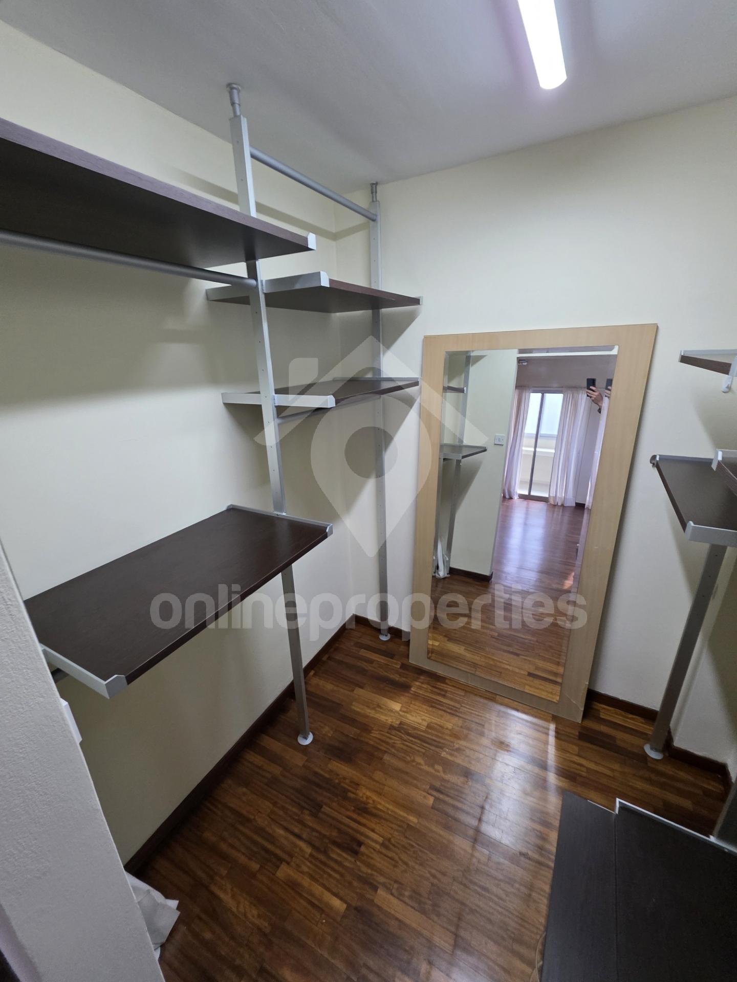 To change image, hover mouse over thumbnails below