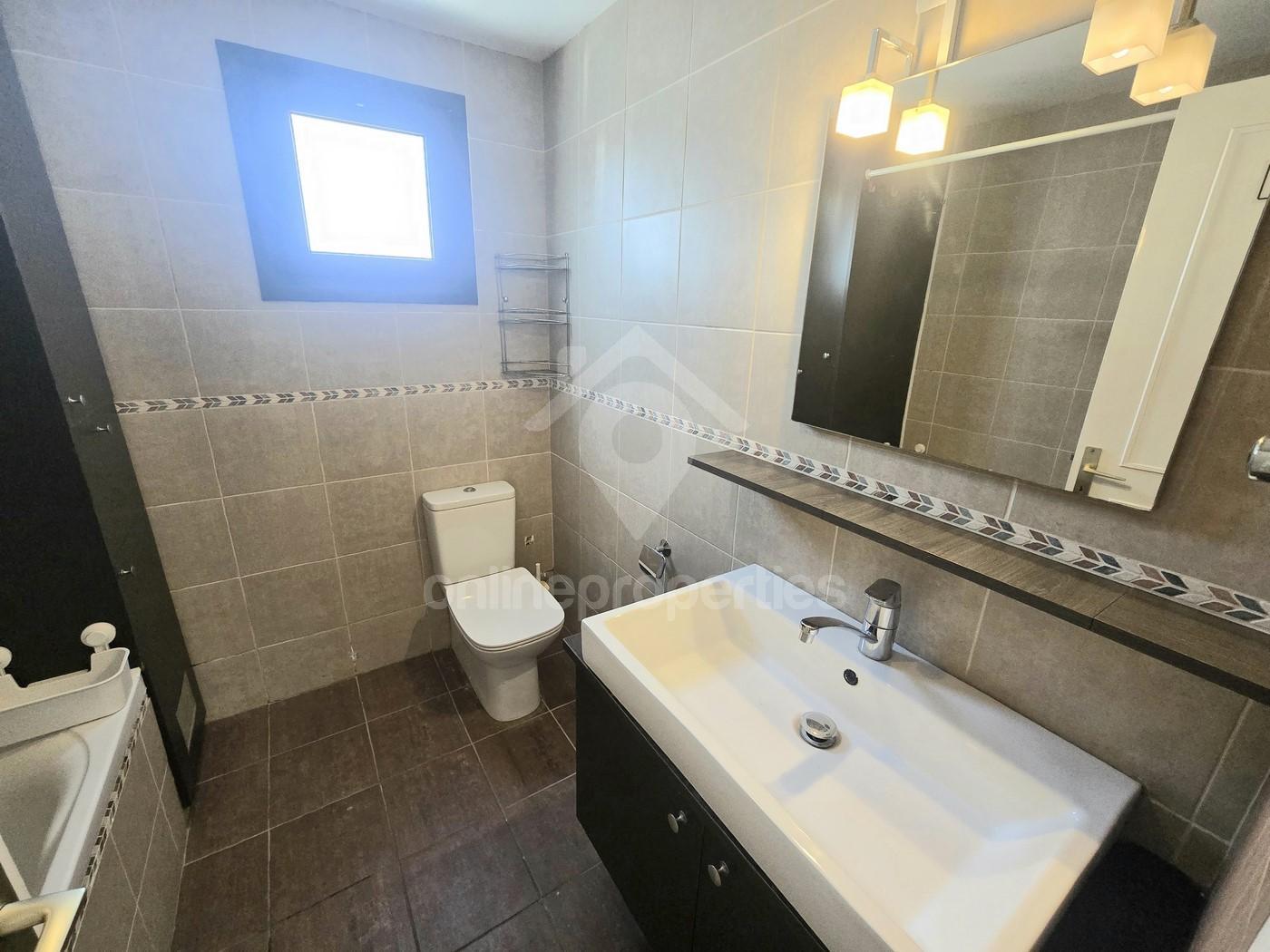 To change image, hover mouse over thumbnails below