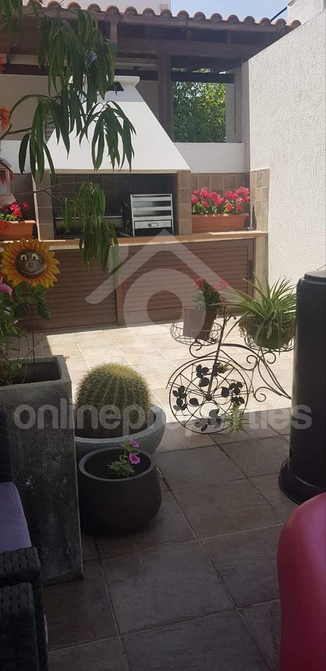 To change image, hover mouse over thumbnails below