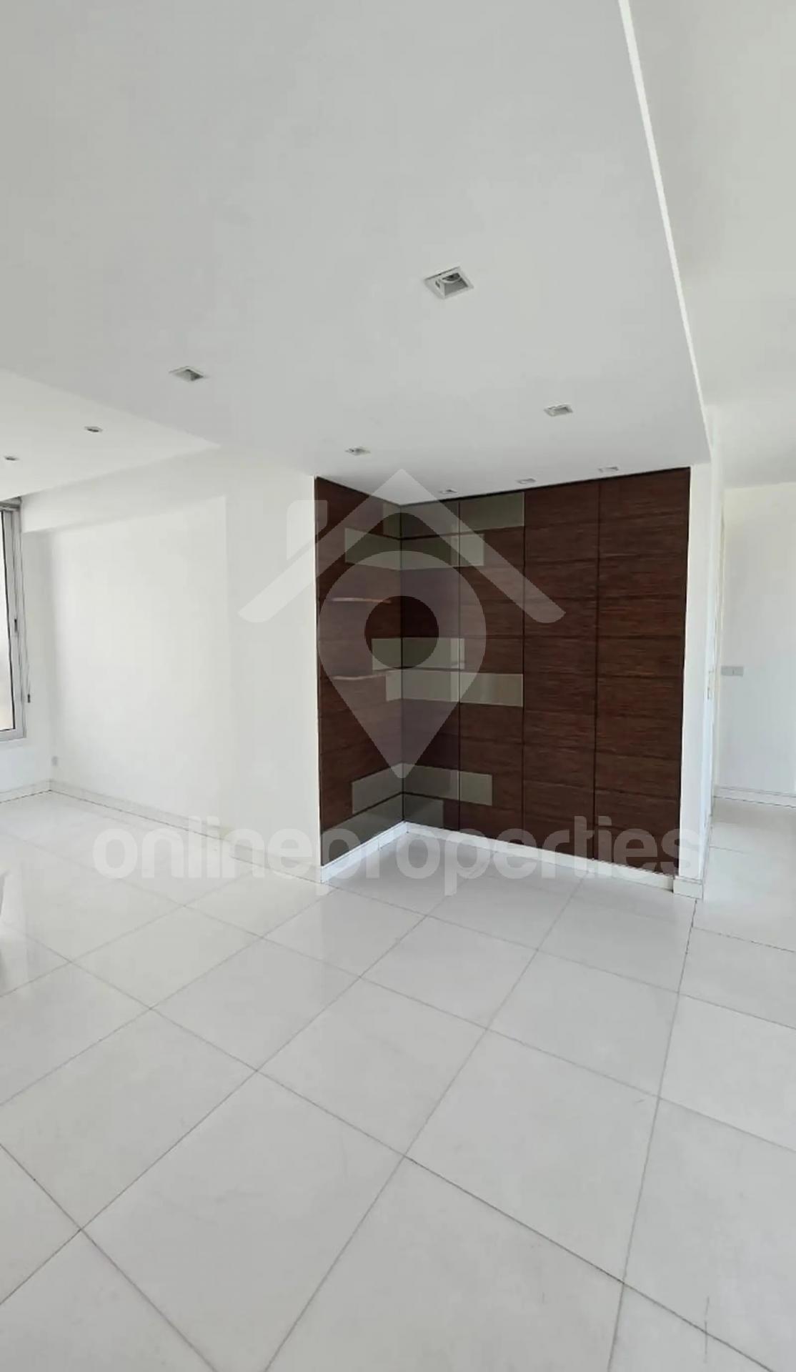 To change image, hover mouse over thumbnails below