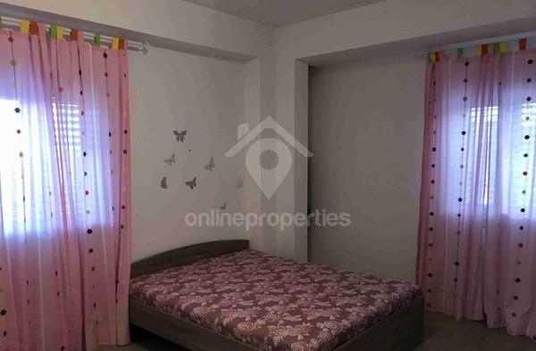 To change image, hover mouse over thumbnails below