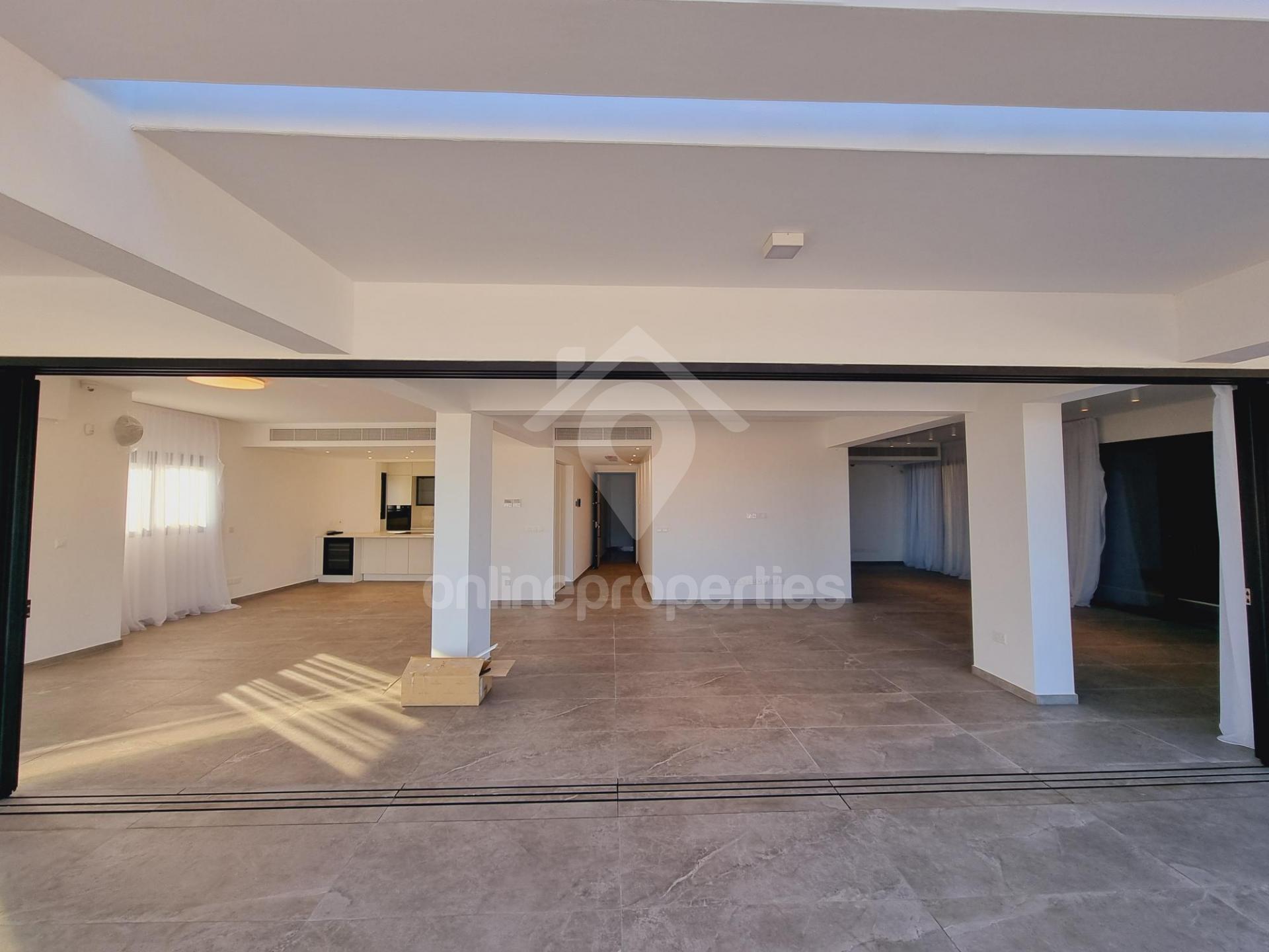 To change image, hover mouse over thumbnails below