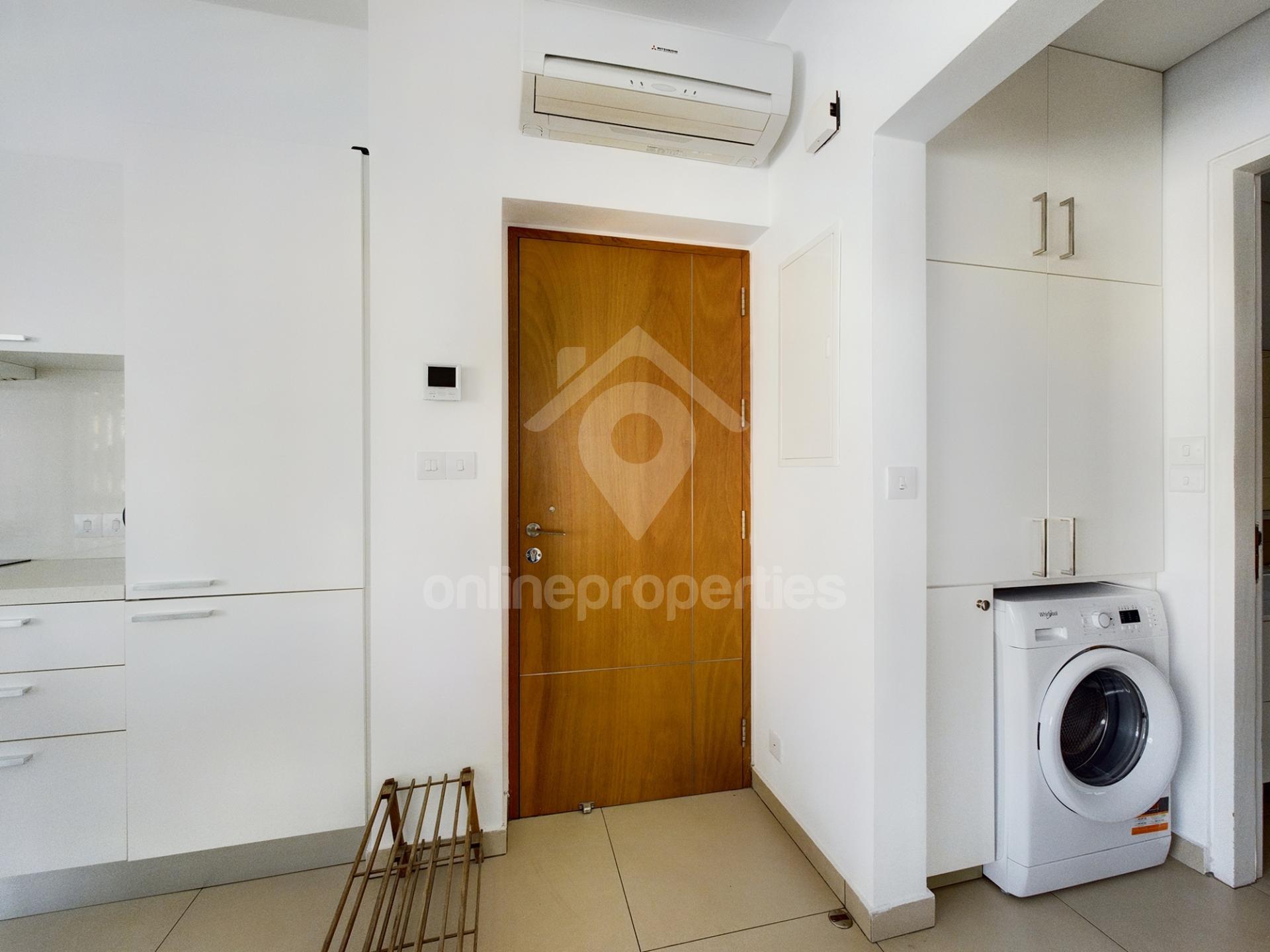 To change image, hover mouse over thumbnails below