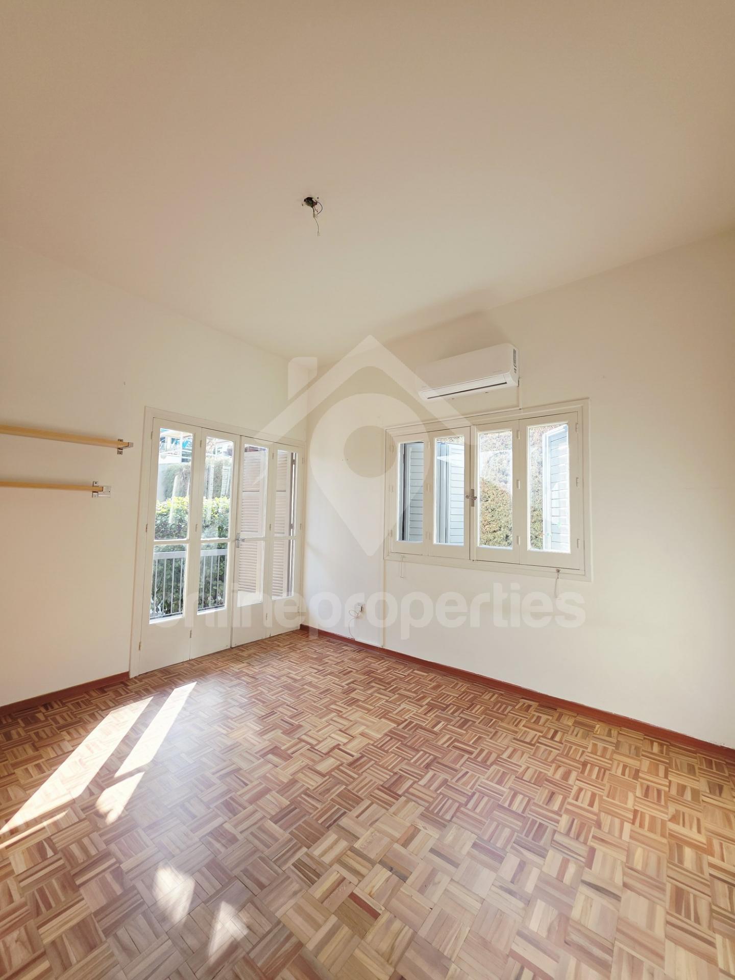 To change image, hover mouse over thumbnails below