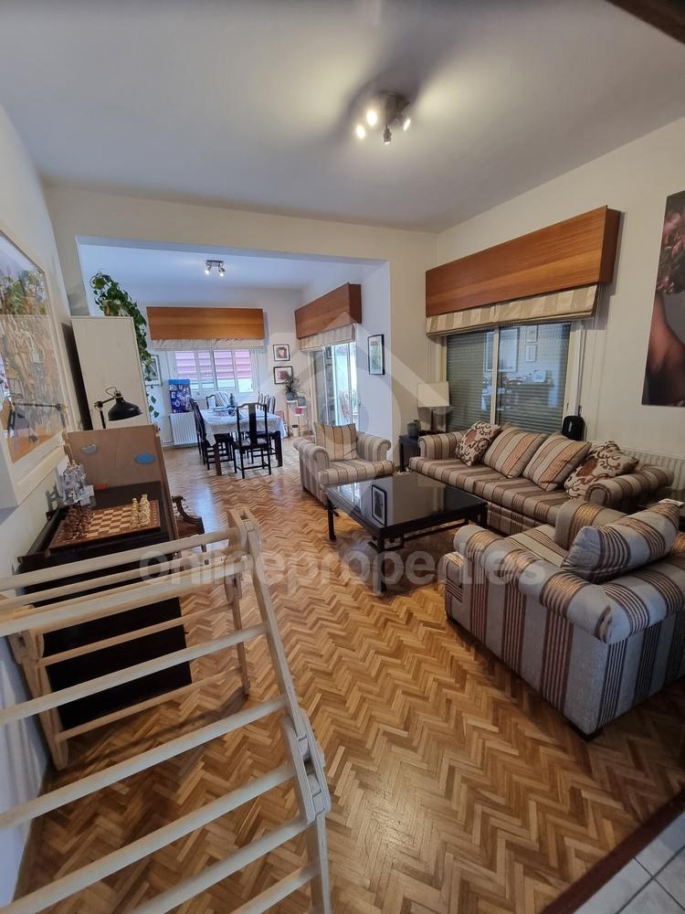 To change image, hover mouse over thumbnails below