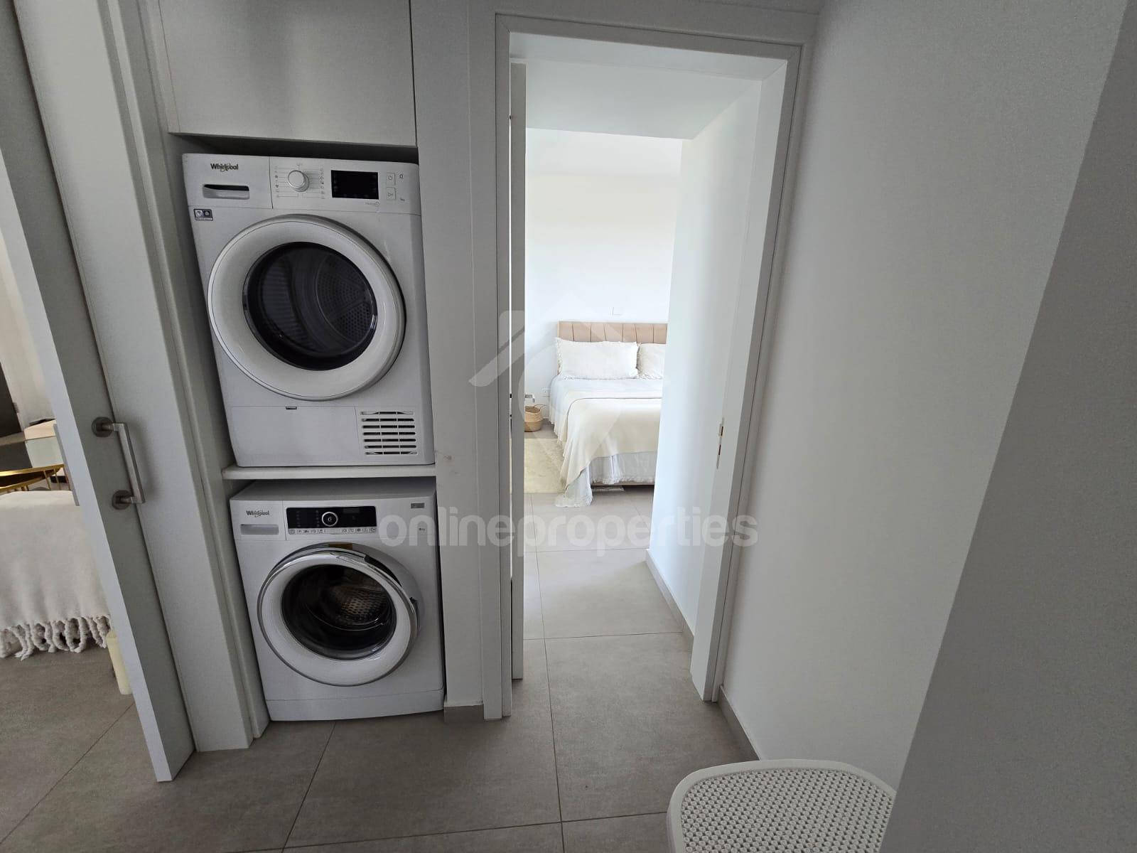 To change image, hover mouse over thumbnails below