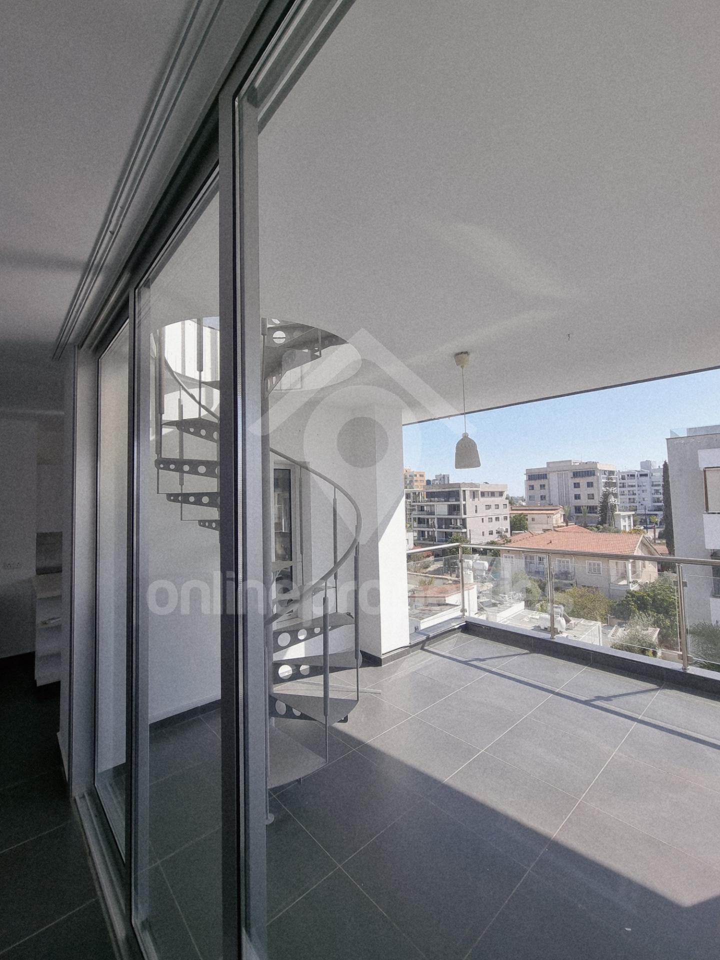 To change image, hover mouse over thumbnails below