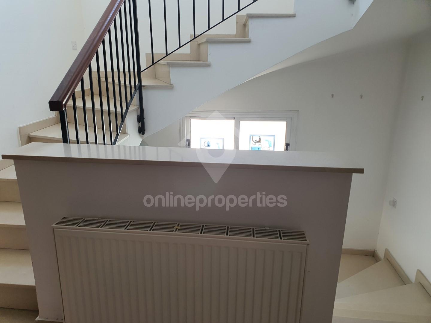 To change image, hover mouse over thumbnails below