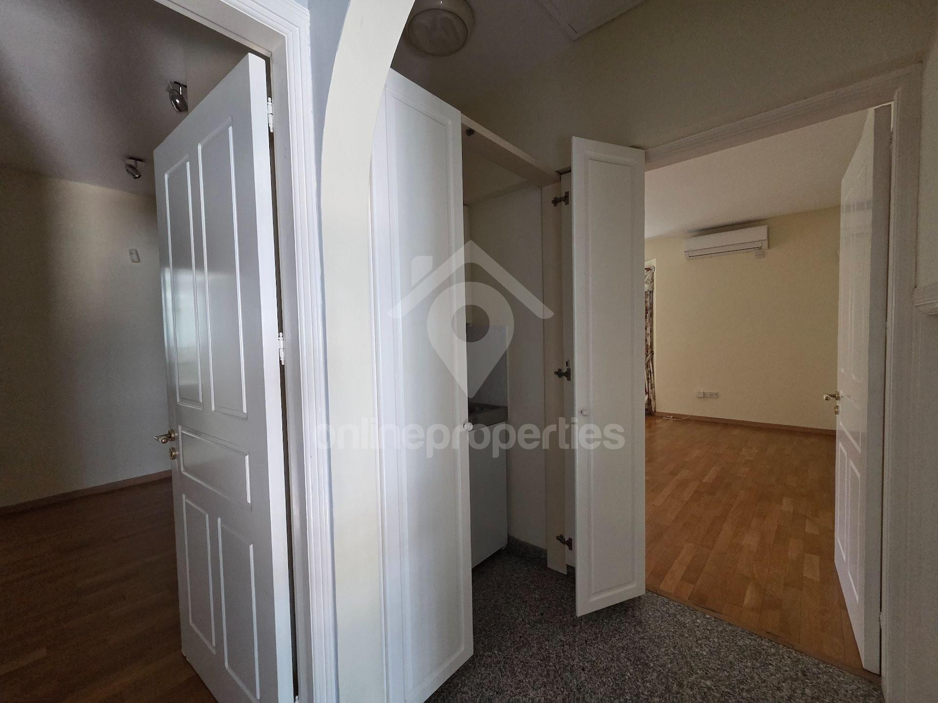 To change image, hover mouse over thumbnails below