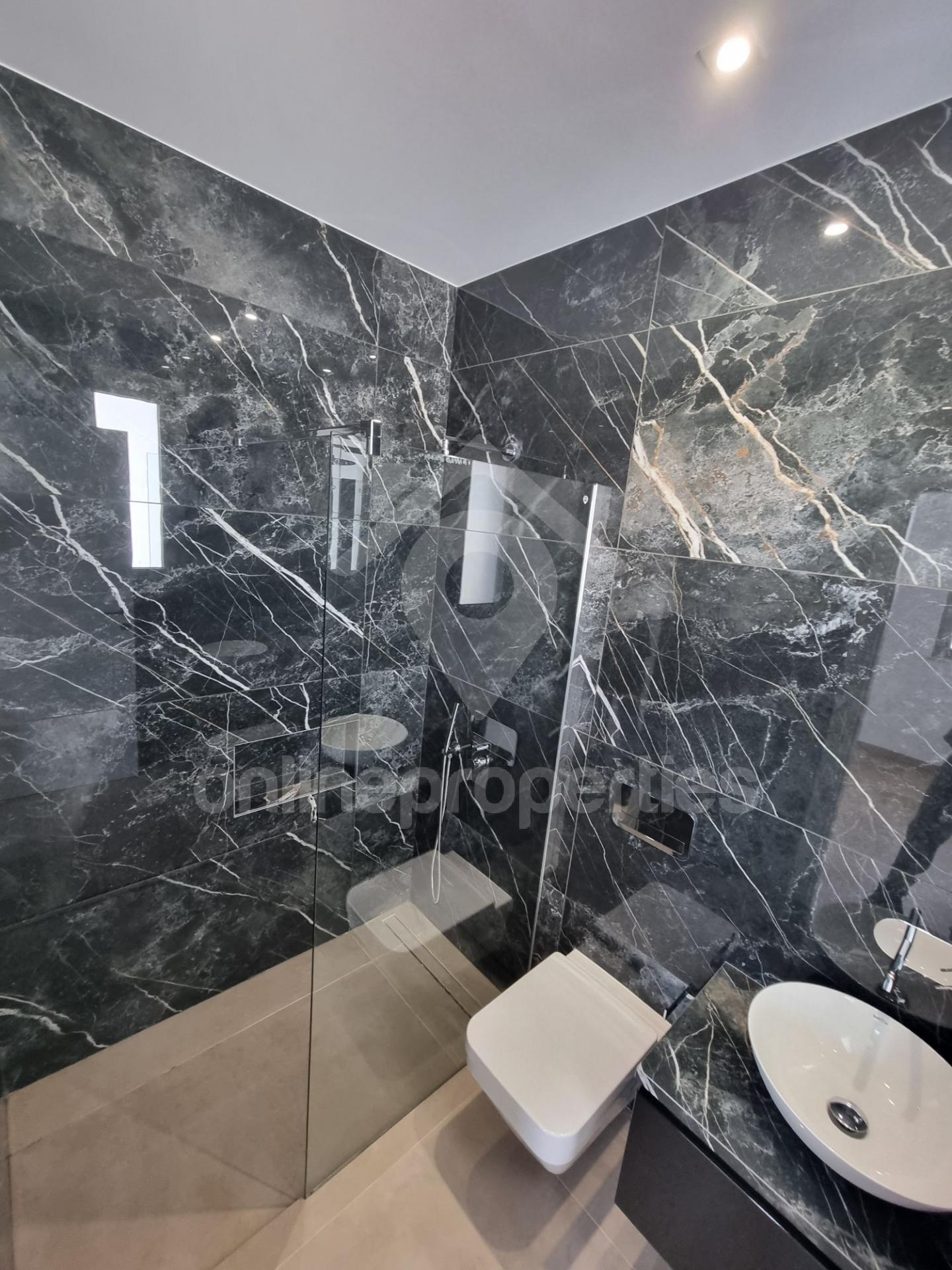 To change image, hover mouse over thumbnails below