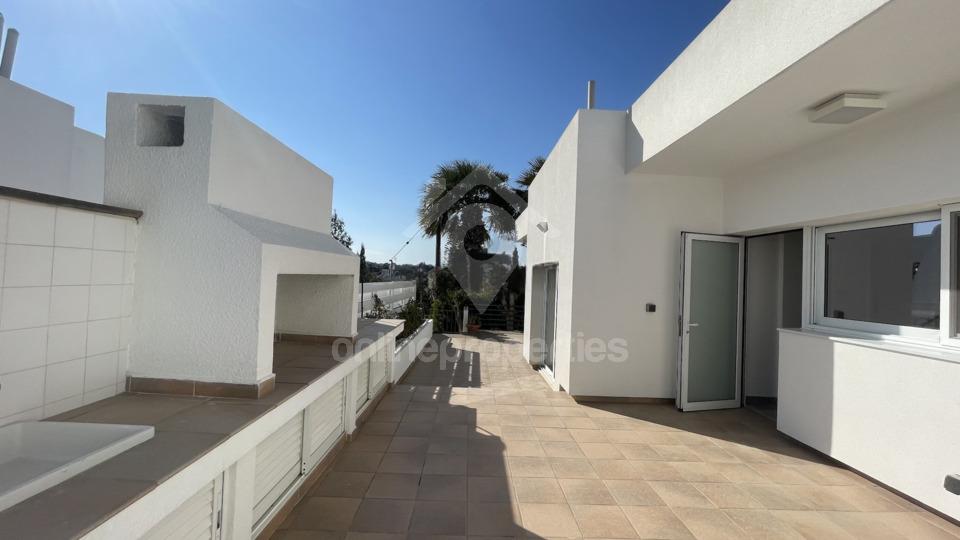 To change image, hover mouse over thumbnails below