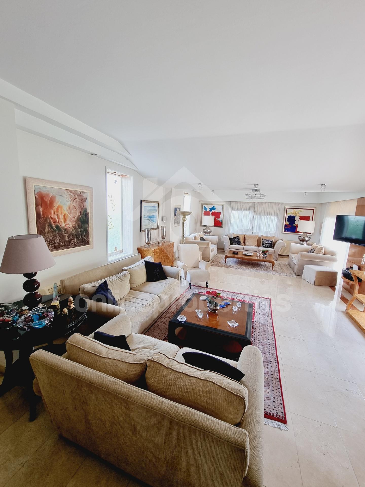 To change image, hover mouse over thumbnails below