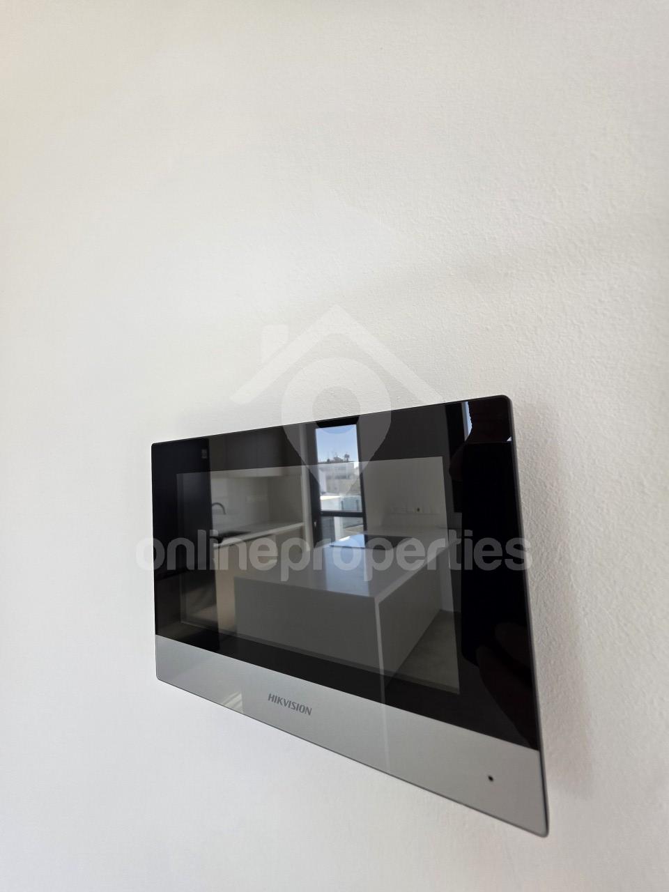 To change image, hover mouse over thumbnails below