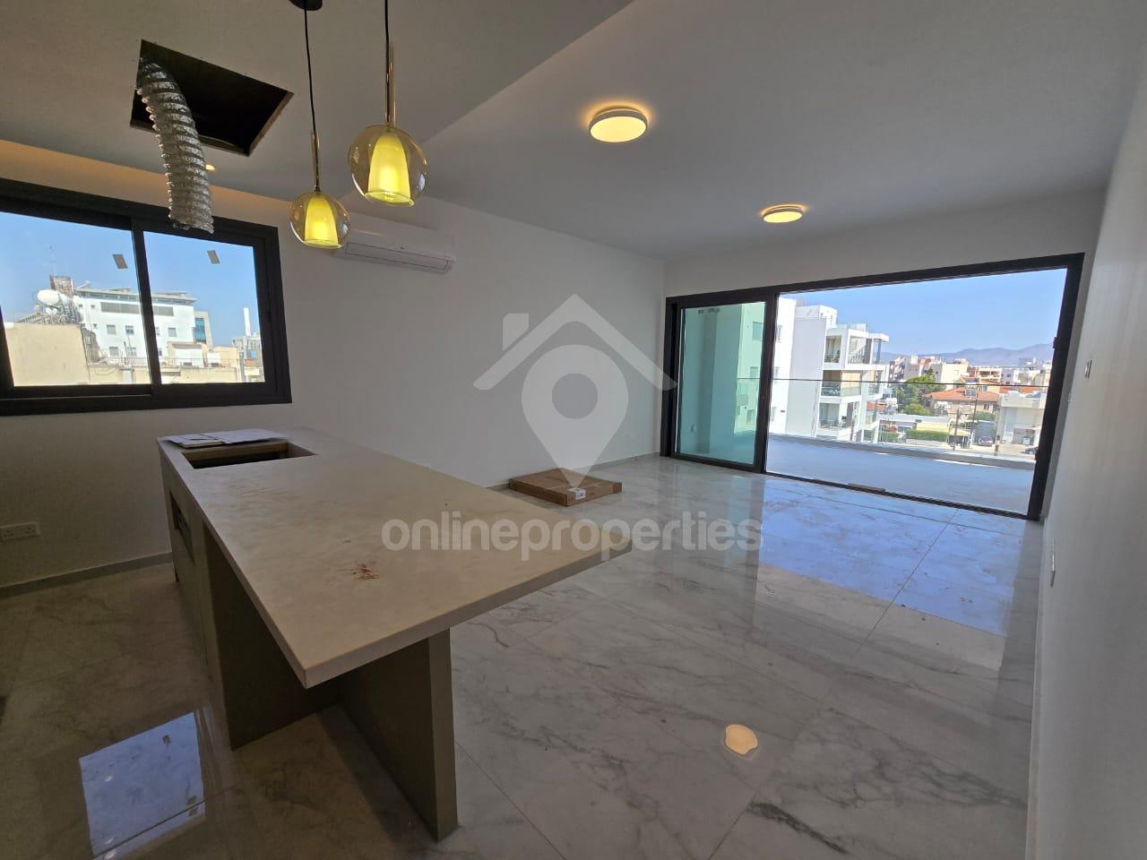 To change image, hover mouse over thumbnails below