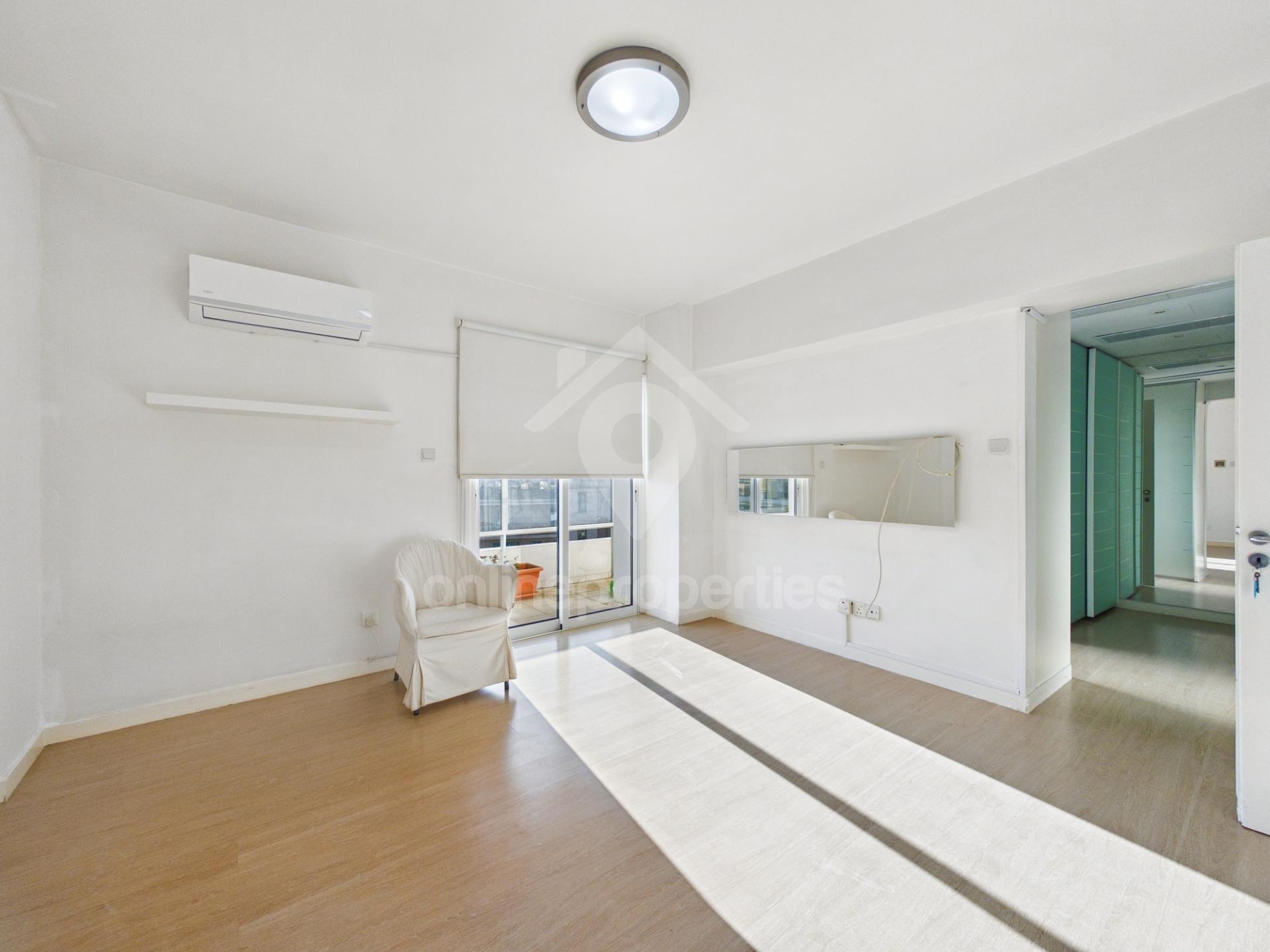 To change image, hover mouse over thumbnails below