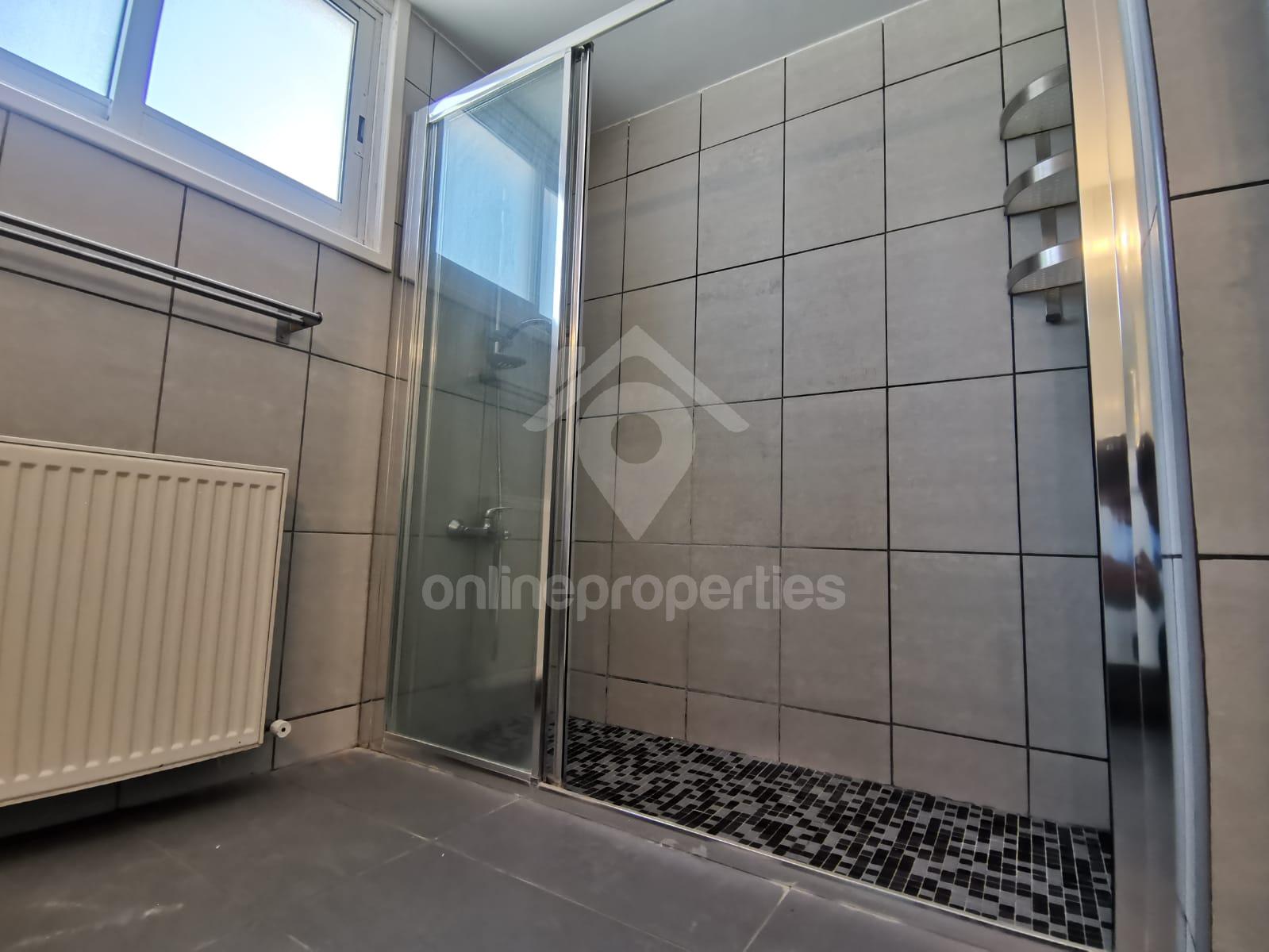 To change image, hover mouse over thumbnails below