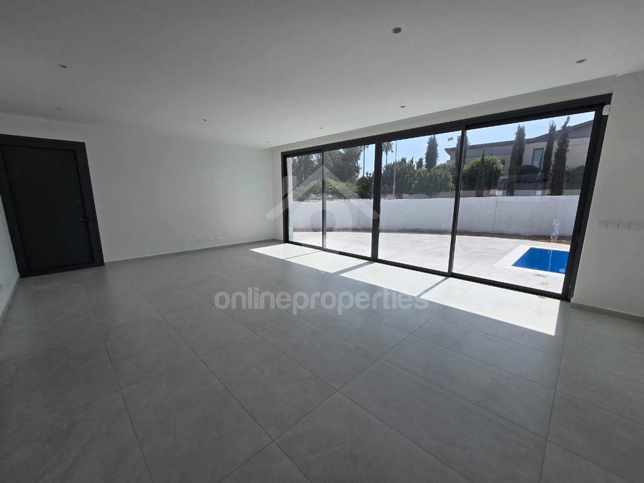 To change image, hover mouse over thumbnails below