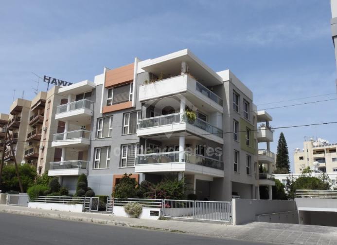 To change image, hover mouse over thumbnails below