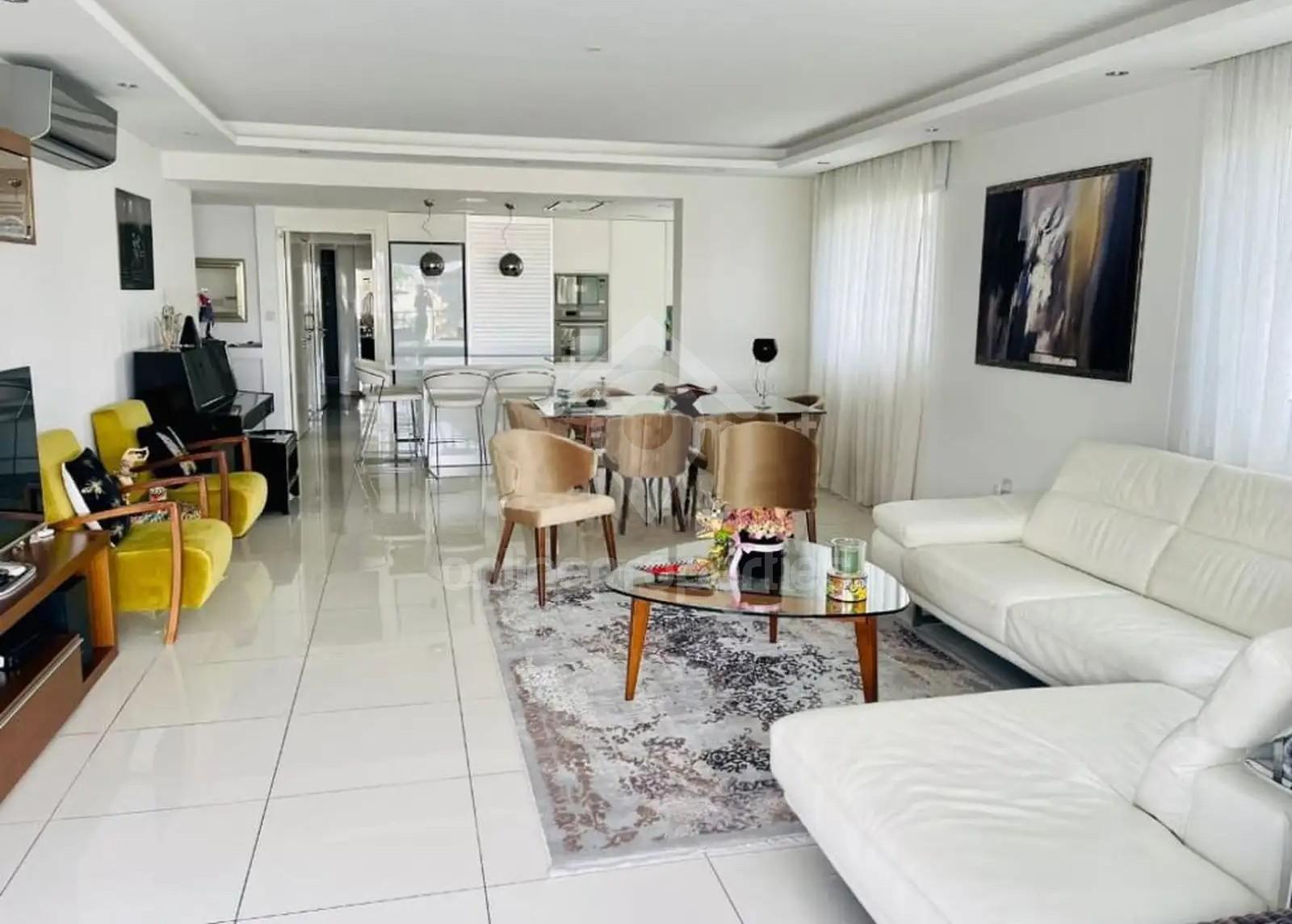 To change image, hover mouse over thumbnails below