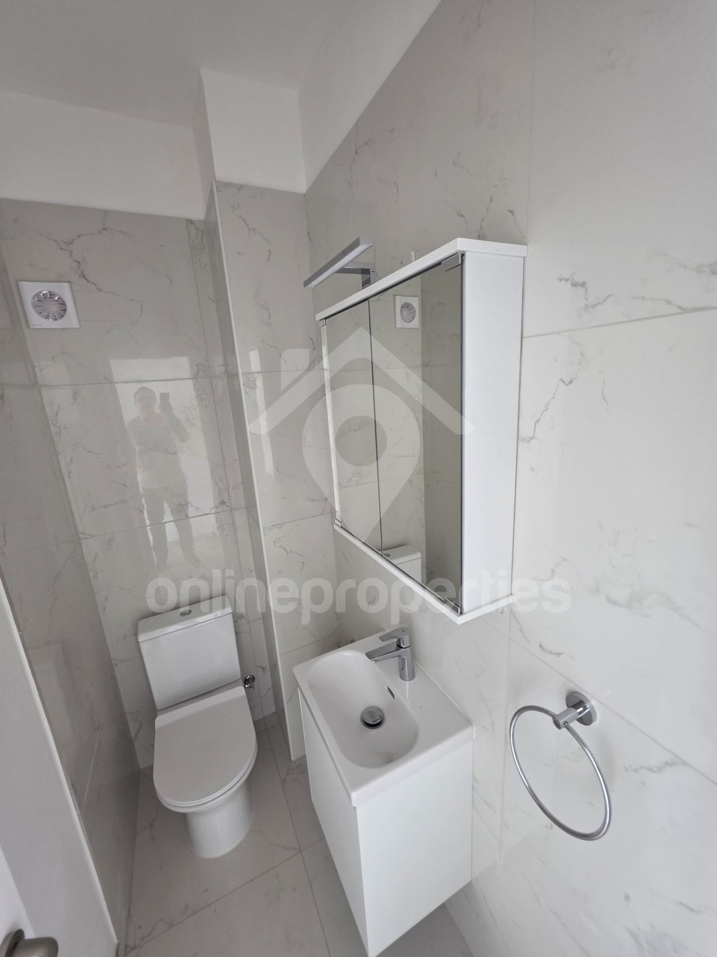 To change image, hover mouse over thumbnails below