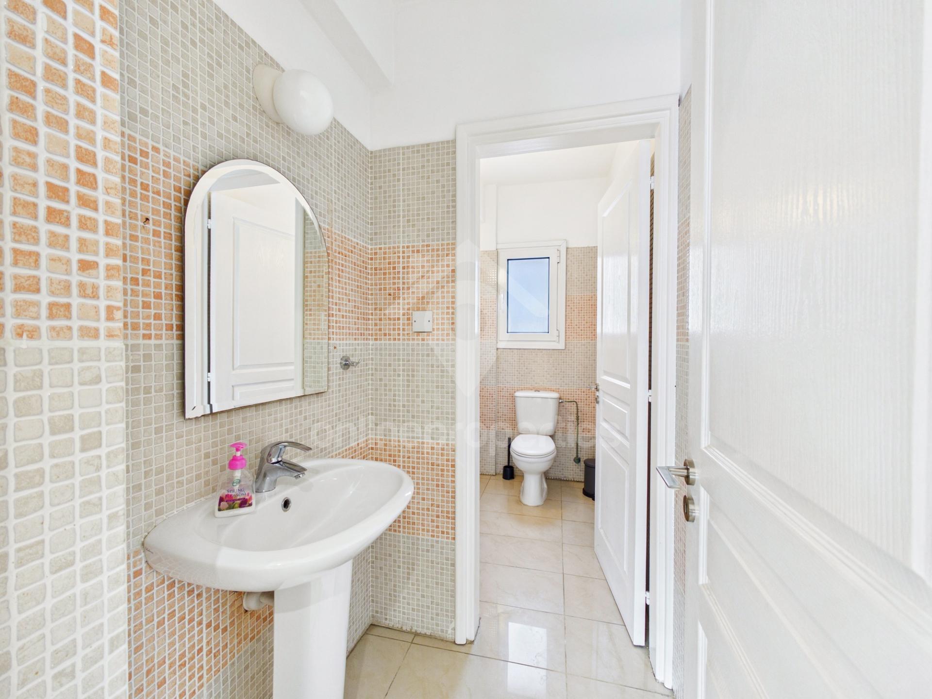 To change image, hover mouse over thumbnails below