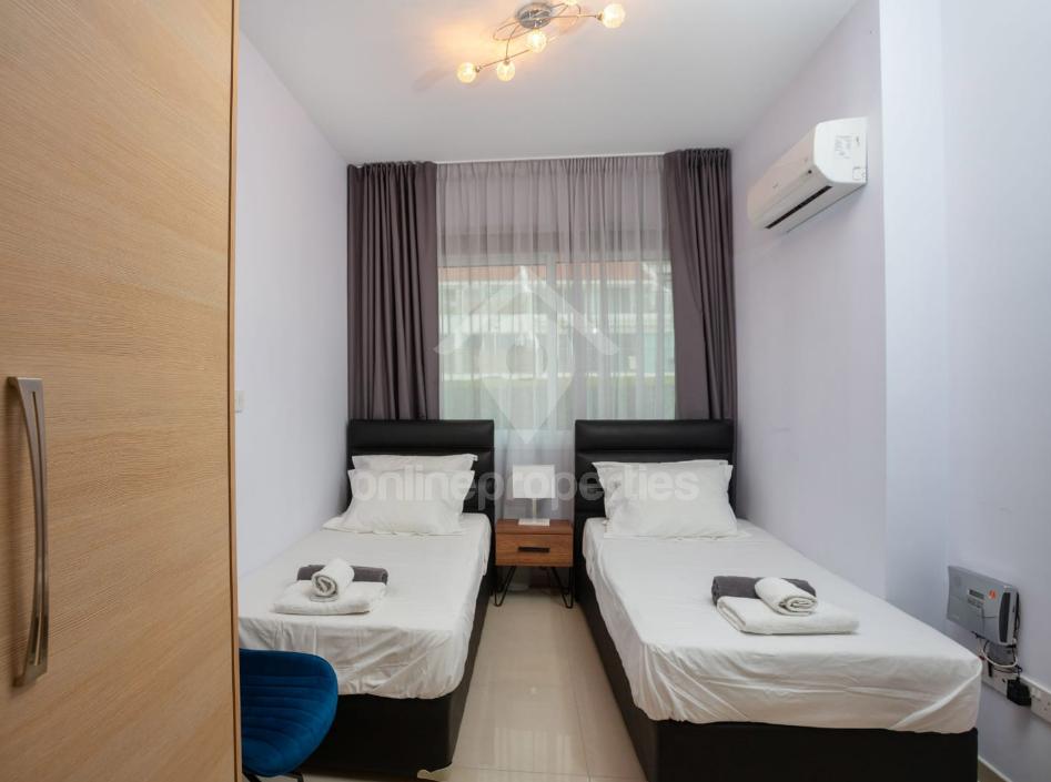 To change image, hover mouse over thumbnails below