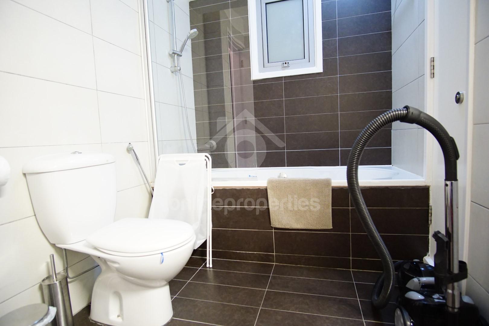 To change image, hover mouse over thumbnails below