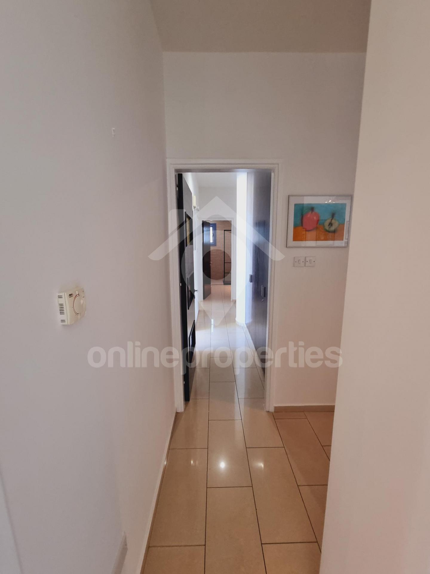 To change image, hover mouse over thumbnails below