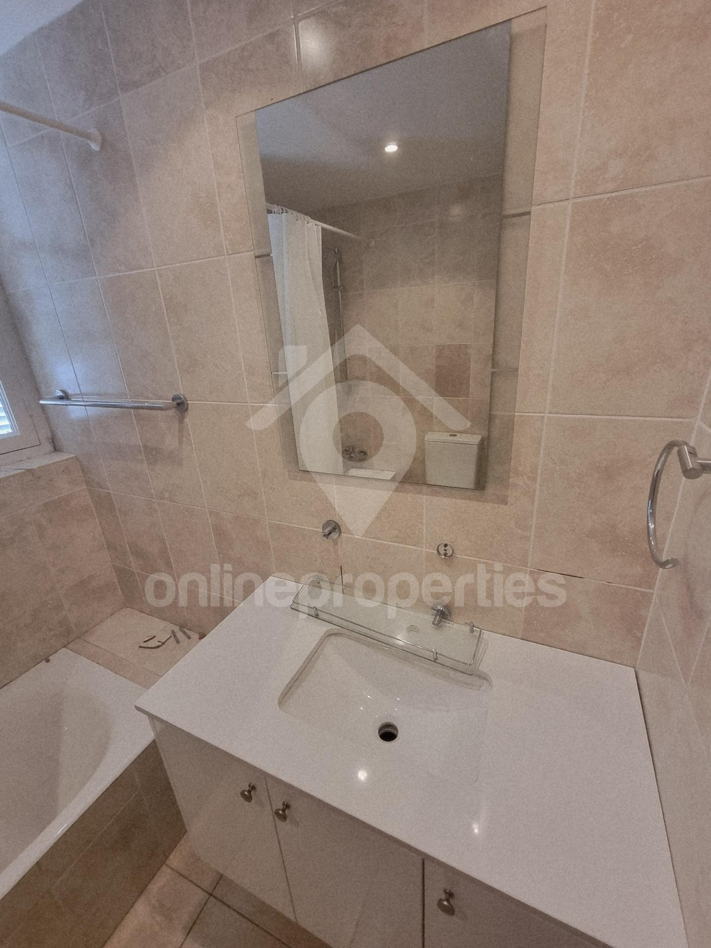 To change image, hover mouse over thumbnails below