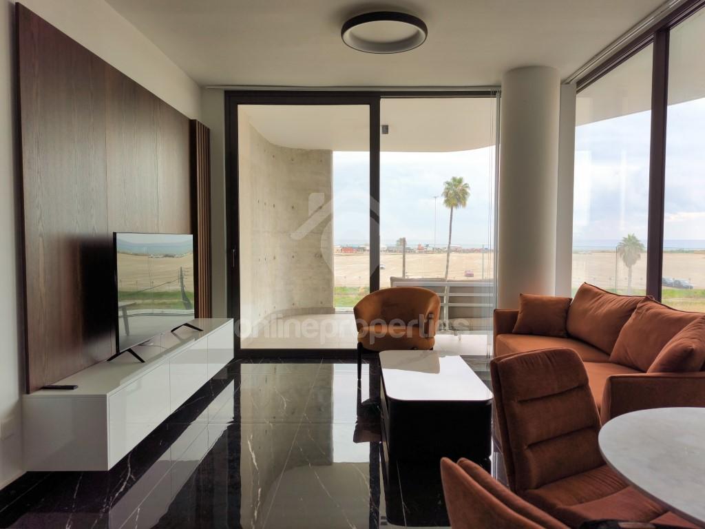 To change image, hover mouse over thumbnails below