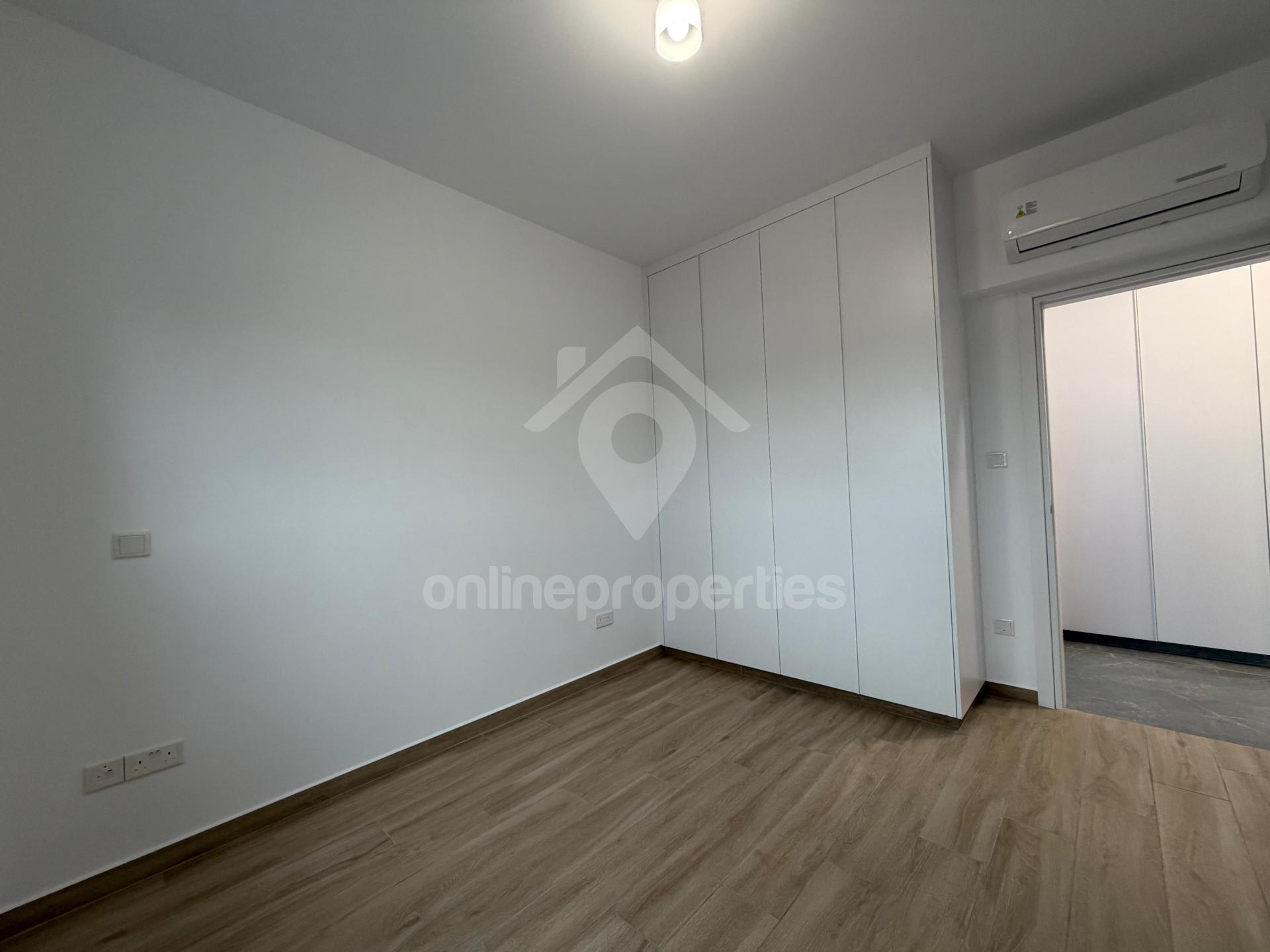 To change image, hover mouse over thumbnails below