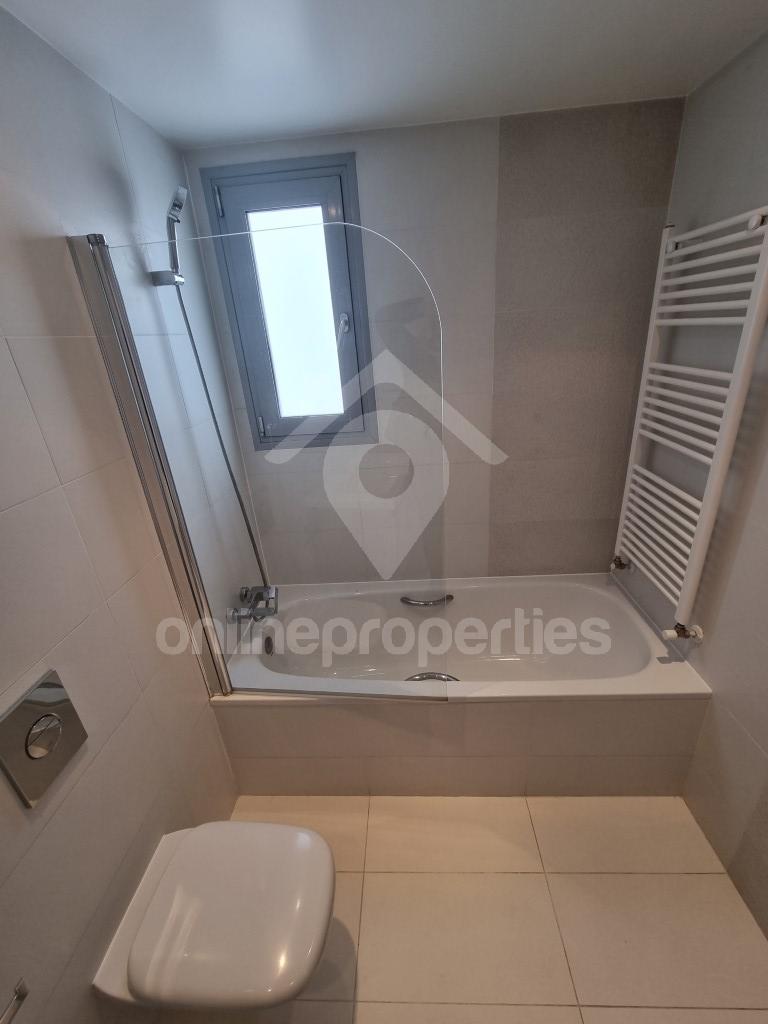 To change image, hover mouse over thumbnails below