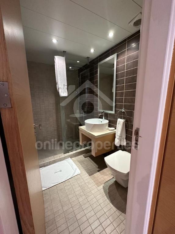 To change image, hover mouse over thumbnails below